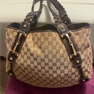 Gucci beautiful horse bit Pelham bag. This bag has been well taken care of.